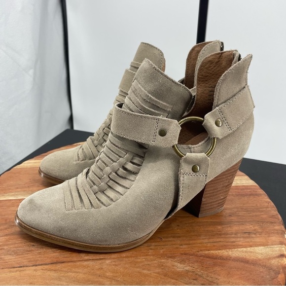 Seychelles Anthropologie Impossible Sand Booties Heel 7.5 suede - Picture 3 of 9